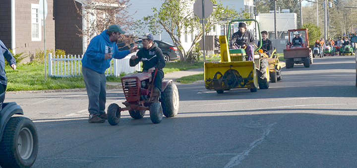 Norwich High School tows tractor, social media influencer offers cash to tractor driving protesters